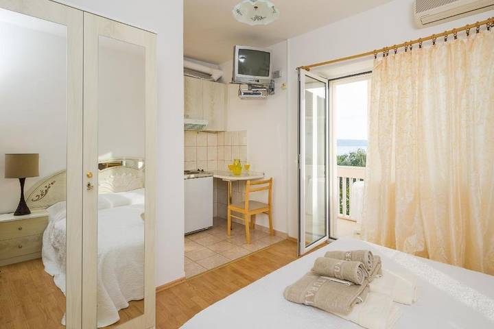 Ferienwohnung für 2 Personen, mit Pool und Balkon/Terrasse sowie Balkon und Meerblick in Podstrana - 2