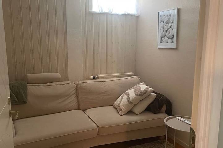 Ganze Wohnung, Apartment downstairs in my house. Short walking distance to commuter train. in Schwedische Ostsee