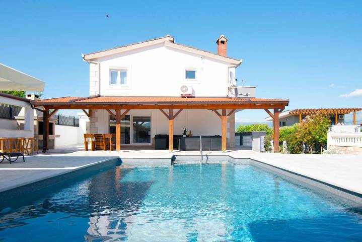 Villa pour 14 personnes, avec piscine ainsi que jardin et vue à Sinj - 2