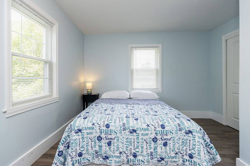 Newly Renovated. Walk To Beach. Fully Equipped For Beach. June rate discounted in Narragansett, Washington County (RI)