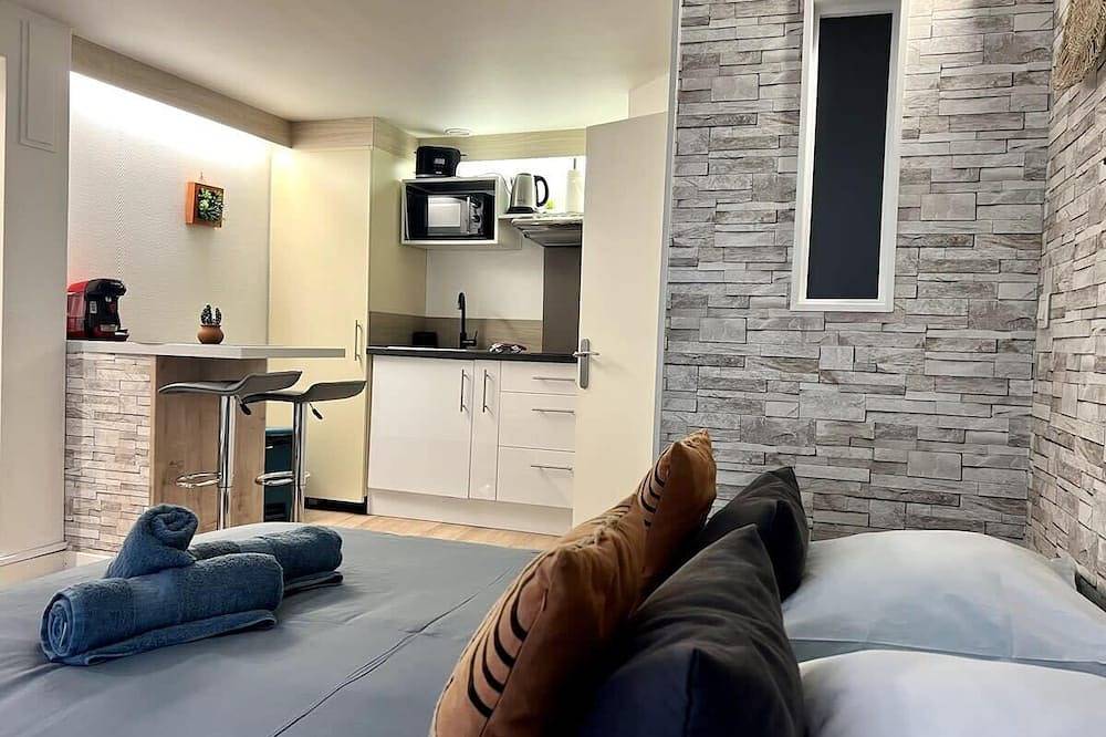 Entire apartment, Casa Cloutiers #1 -Studio Rdc -Hyper Centre Brive in Brive-la-Gaillarde, Brive-la-Gaillarde region