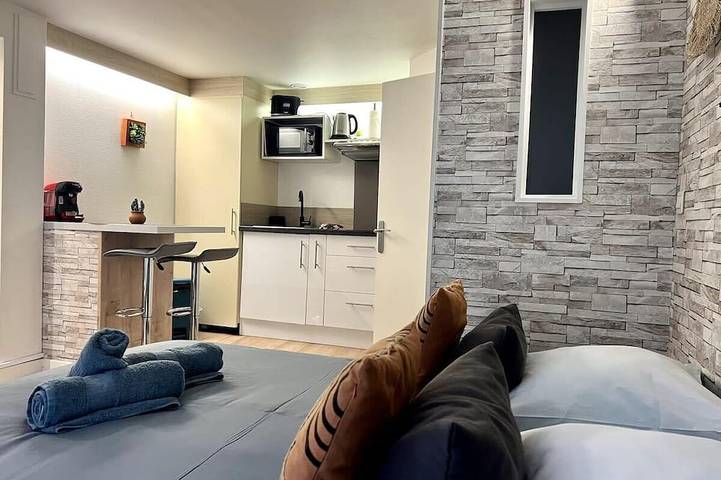 Entire apartment, Casa Cloutiers #1 -Studio Rdc -Hyper Centre Brive in Brive-la-Gaillarde, Brive-la-Gaillarde region