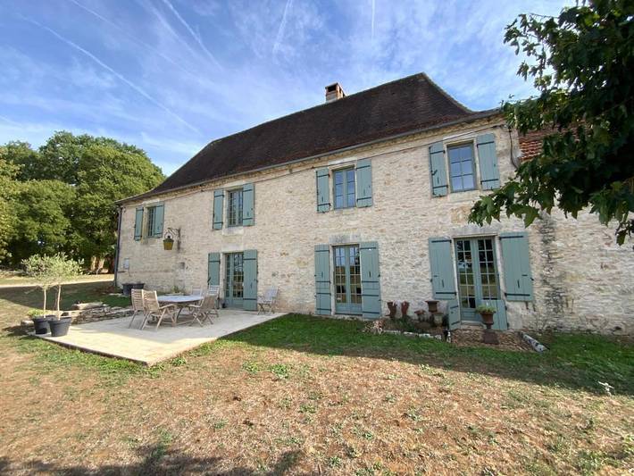 Location de vacances pour 6 personnes, avec Terrasse et Jardin ainsi que Piscine et Vue à Coulaures