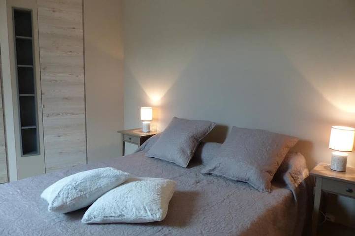 Gîte pour 4 personnes, avec terrasse et jardin à Chapeau (homonymie) - 3