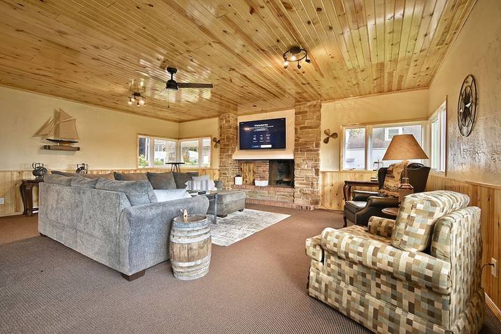 Vacation rental for 12 people, with terrace and yard in Sturgeon Bay