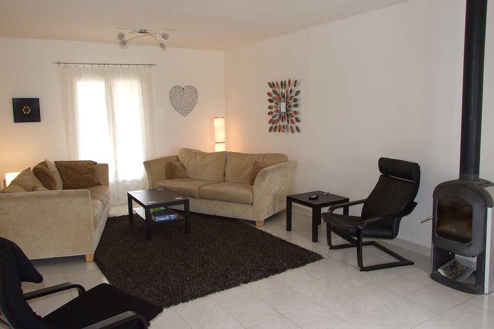 Villa With Large Pool And Stunning Views In Picturesque Margon Village in Margon, Béziers region