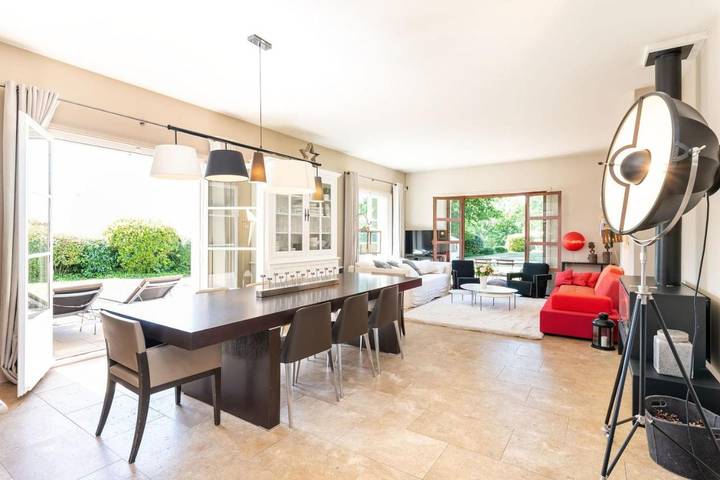 Location de vacances pour 13 personnes, avec jardin et piscine à Saint-Didier-au-Mont-d'Or - 4