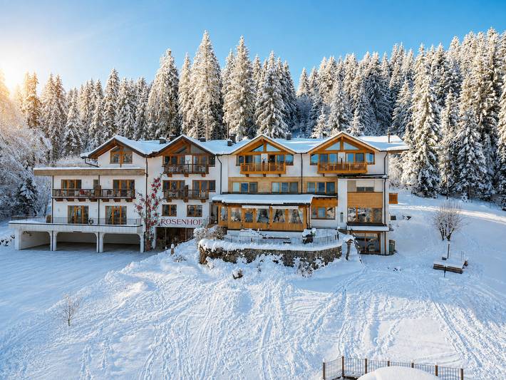 Hotel für 6 Personen, mit Balkon und Terrasse sowie Garten und Pool in Oberndorf in Tirol