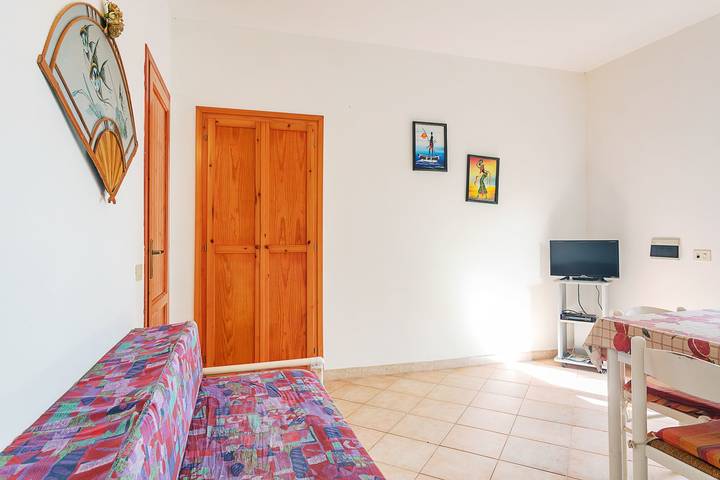 Appartement entier, Appartement vacances "Bilocale Spiaggia Porto Ottiolu" avec terrasse in Porto Ottiolu, Budoni