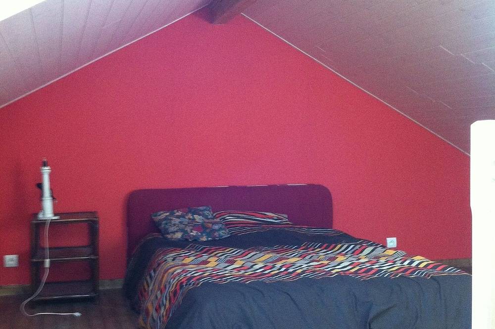 Appartement entier, Loue Gite Dans Un Endroit Calme Et Tranquille Au Milieu Des Champs Pour 5 A 7 P in Damprichard, Jura Francais