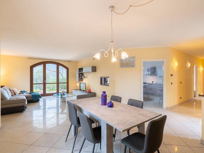 Location de vacances pour 6 personnes, avec terrasse ainsi que jardin et vue, animaux acceptés à Cisano sul Neva - 2