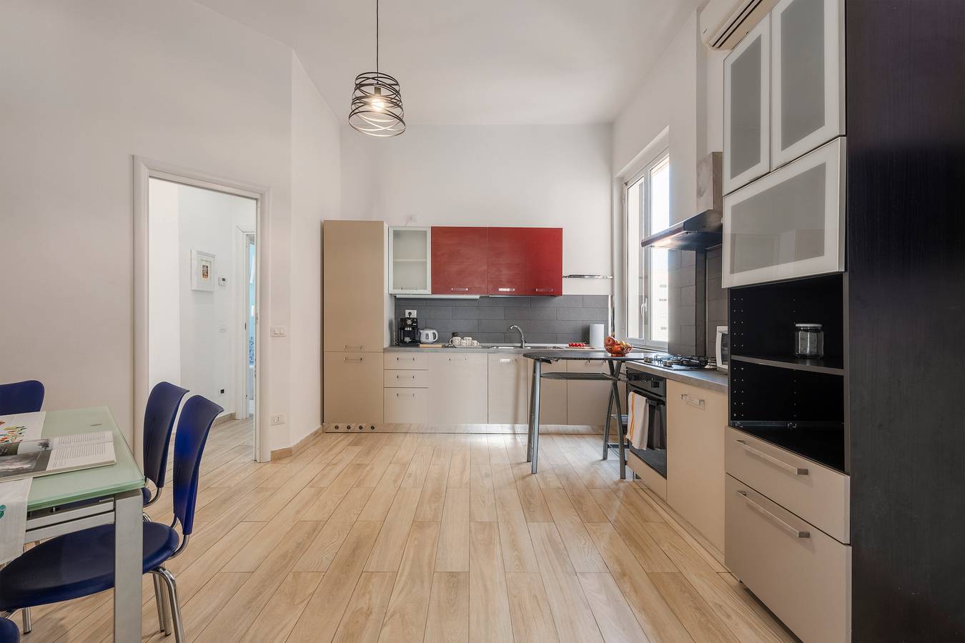 Ολόκληρο το διαμέρισμα, Apartment 'Fb House' with Balcony, Wi-Fi and Air Conditioning in Palermo, Παλέρμο