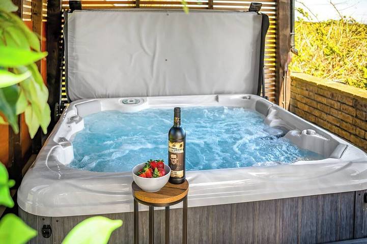 Cottage for 4 people, with hot tub - 1