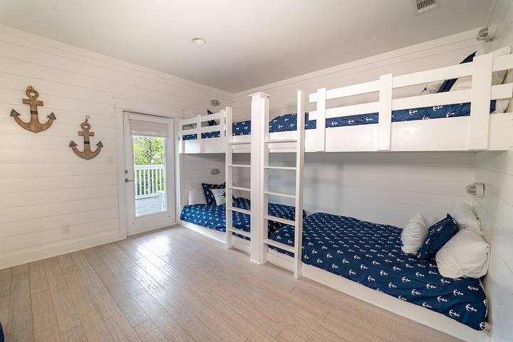 Vacation rental for 28 people, with hot tub and balcony in Seagrove Beach