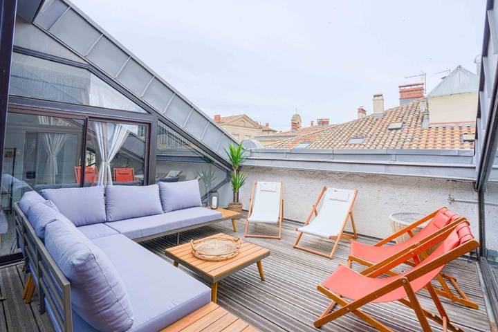 Gîte pour 11 personnes, avec terrasse dans Office De Tourisme De Montpellier - 2