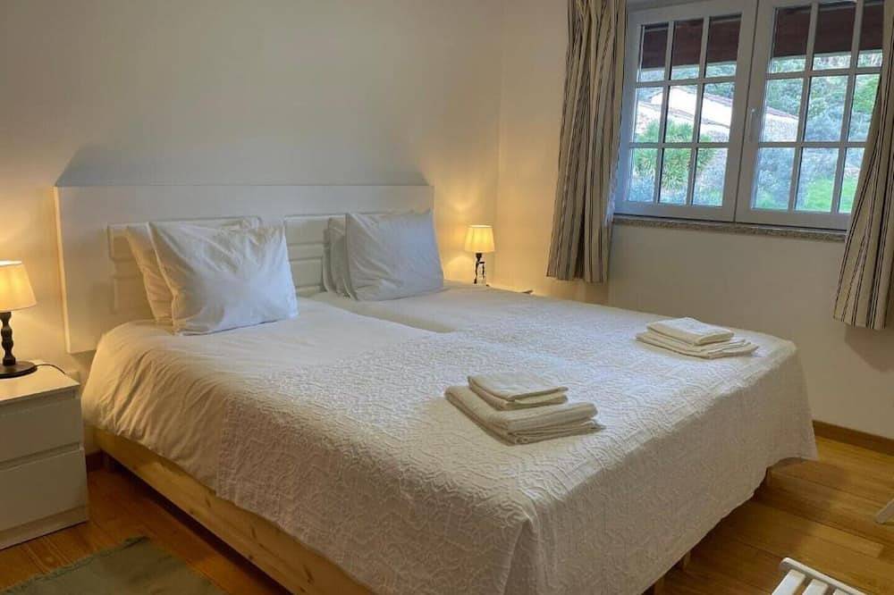 Casa do Olival Three-Bedroom House in Salzedas, Vale do Douro