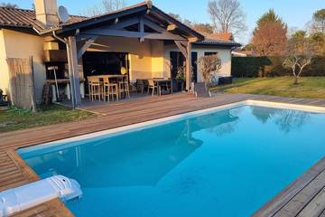 Gîte pour 6 personnes, avec terrasse et jardin, animaux acceptés à Mézos