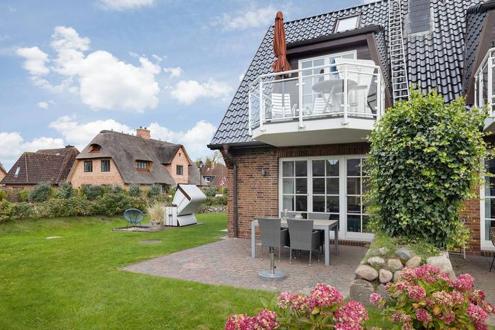 Ganze Wohnung, Landhaus im Erdgeschoss und Souterrain, ca. 80 qm Nutzfläche für bis zu 4 Pers. in Wenningstedt, Sylt