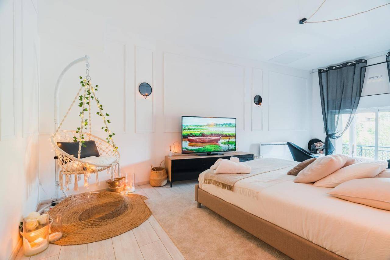 Chambre unique Lovya, avec Jacuzzi en hypercentre in Villeneuve-sur-Lot, Quercy
