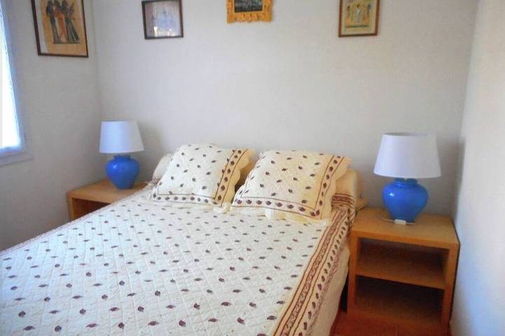 Location de vacances pour 6 personnes, avec terrasse ainsi que piscine et jardin, animaux acceptés à Eyguières - 3