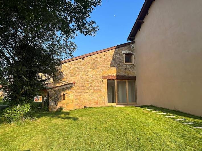 Gîte pour 2 personnes, avec jardin et terrasse à Châtillon (Rhône)