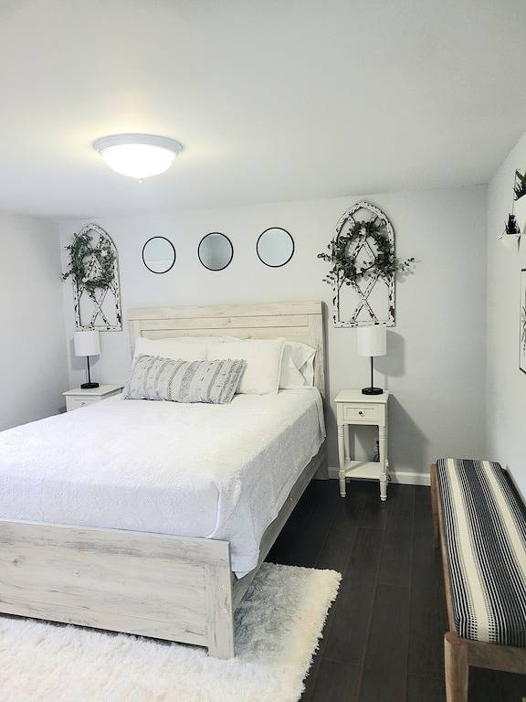 Cozy Centrally Located Gem-King, Hot Tub, Pets Ok, Shops & 15 Mins to Lake Erie in Mentor, Lake County (OH)