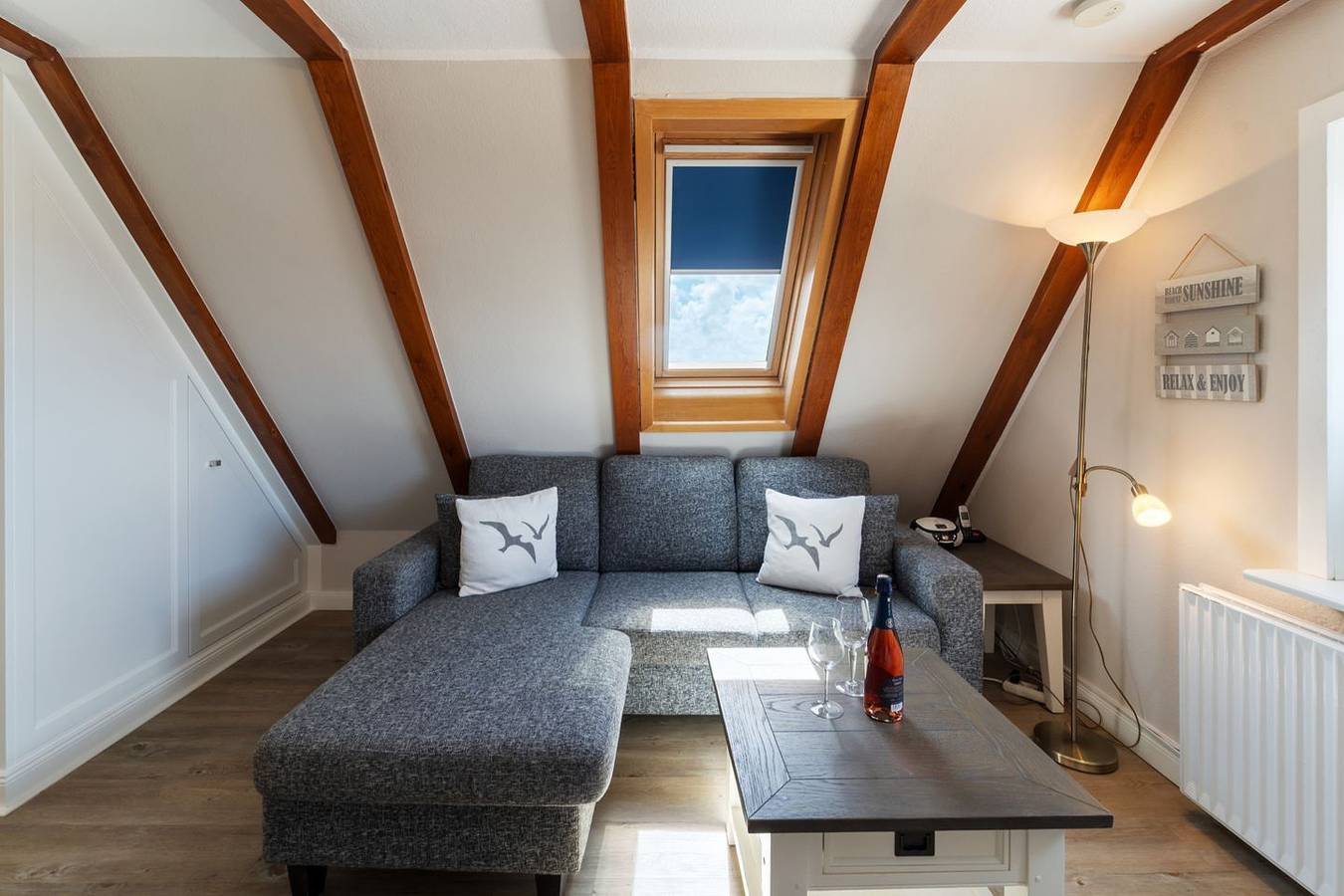 Ganze Wohnung, Schöne, strandnah gelegene 1-Zimmer-Ferienwohnung im Dachgeschoss mit Meerblick in Wenningstedt, Sylt