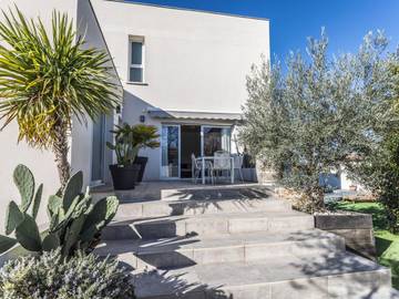 Gîte pour 8 personnes, avec jardin ainsi que terrasse et piscine à Boujan-sur-Libron