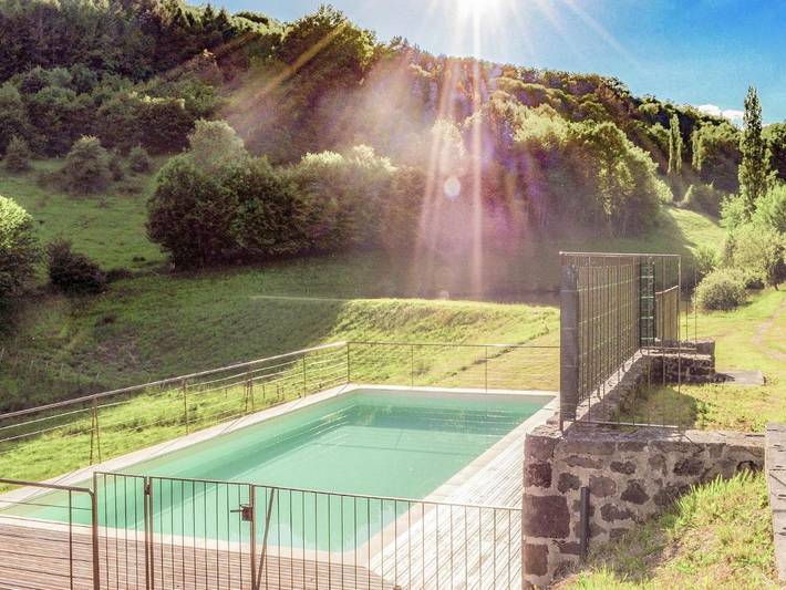 Cottage pour 8 personnes, avec piscine et jardin à Sérilhac