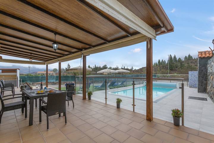 Ferienhaus 'Vivienda 1' mit Bergblick, Gemeinschaftspool und privater Terrasse in San Bartolomé de Tirajana, Gran Canaria Süd