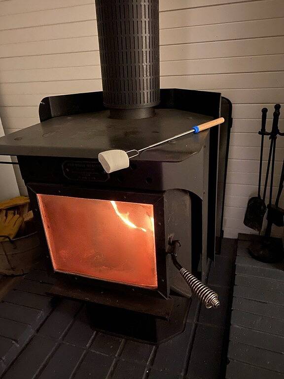 Treetops - wood fire, outdoor spa and great coffee in Daylesford, Hepburn Shire