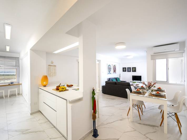 Geheel appartement, The Perfect Holiday Apartment minutes from the Beach in Larnaca, Larnaca Apartment 1401 in Mackenzie Beach, Larnaca District