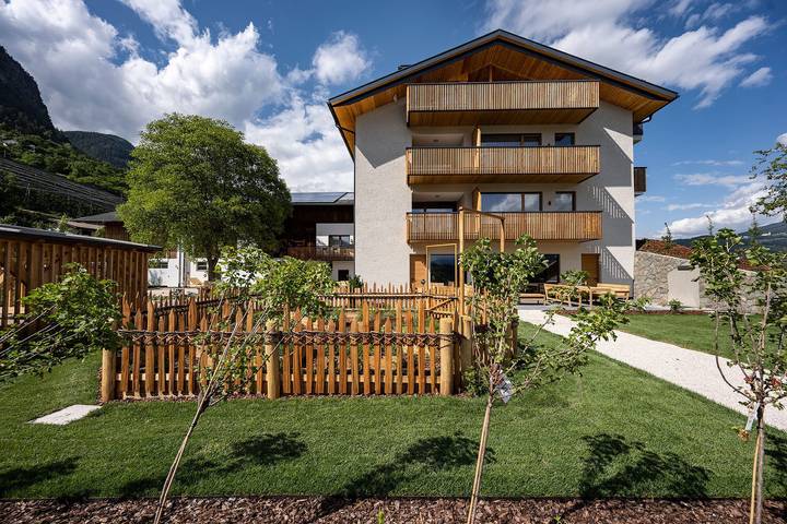 Appartamento intero, Oberfallerhof appartamento Ummi con vista sulle montagne, giardino e Wi-Fi in San Ingenuino, Barbiano