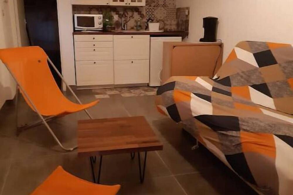 Appartement entier, La Cigale studio de charme dans résidence calme in La Couronne (Bouches-du-Rhône), Martigues