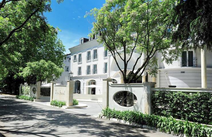 Hôtel pour 2 personnes, avec jacuzzi et piscine ainsi que sauna et jardin