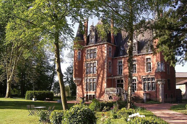 Location de vacances pour 3 personnes, avec jardin à Saint-Rémy-de-Chargnat