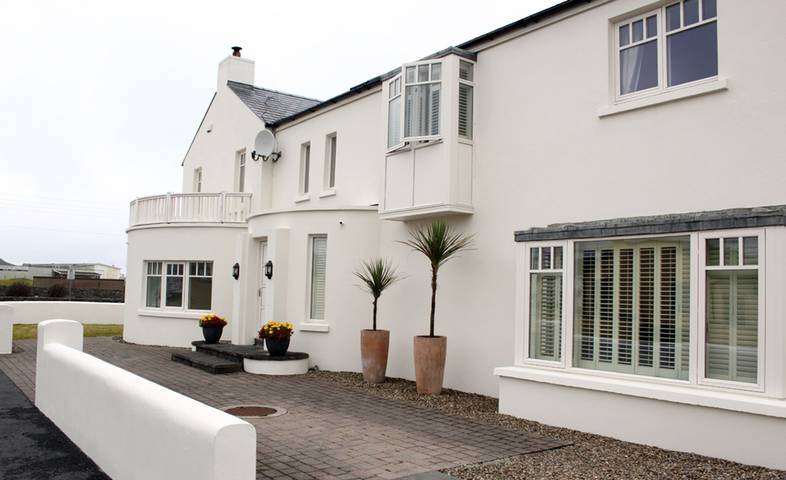 Holiday rental for 8 people, with terrace in Lahinch