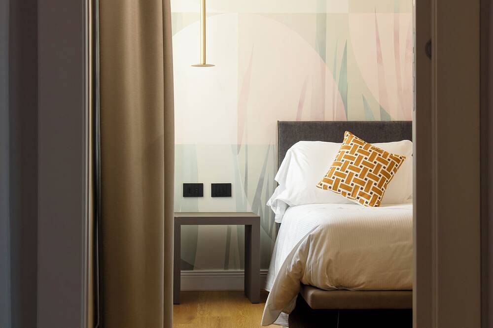 Entire apartment, Vesuvius Palace Aparthotel - Diana Apt in Ercolano, Vesuvio National Park