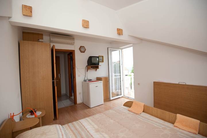 Ferienwohnung für 3 Personen, mit Balkon/Terrasse in Njivice