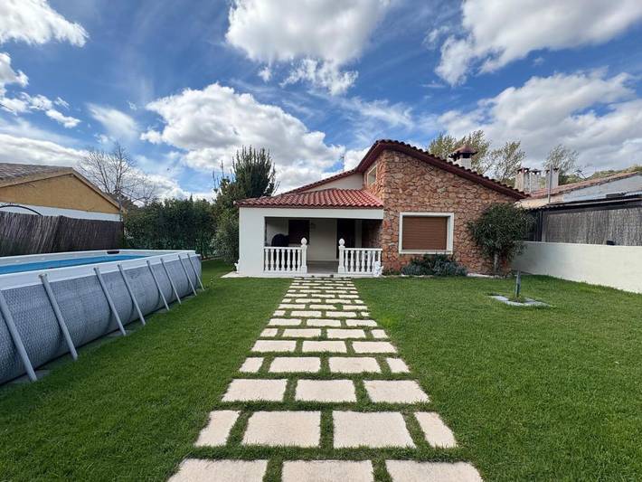 Casa rural para 7 personas, con piscina además de vistas y jardín en Ossa de Montiel