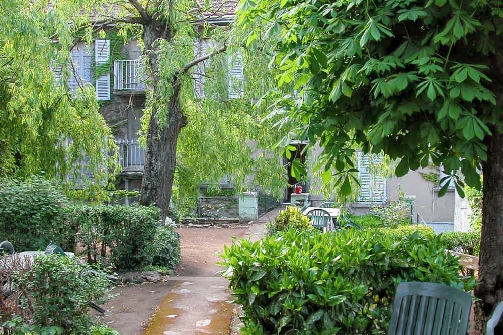 Entire apartment, Homerez - Studio Néris-les-Bains in Néris-les-Bains, Montluçon region