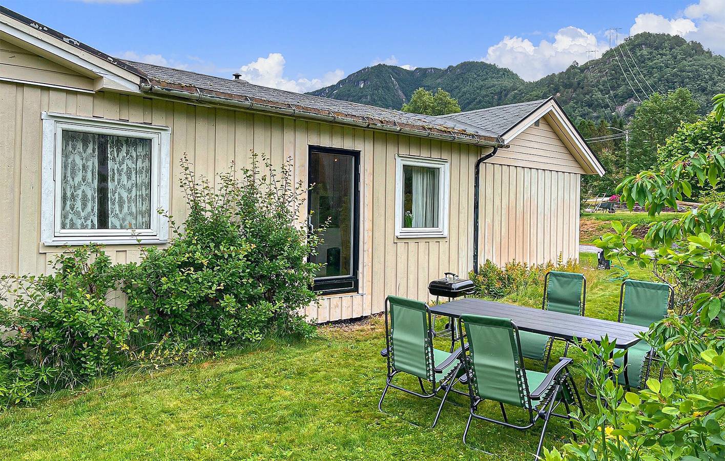 Ganze Ferienwohnung, Ferienwohnung für 5 Personen mit Garten in Eresfjord, Nesset