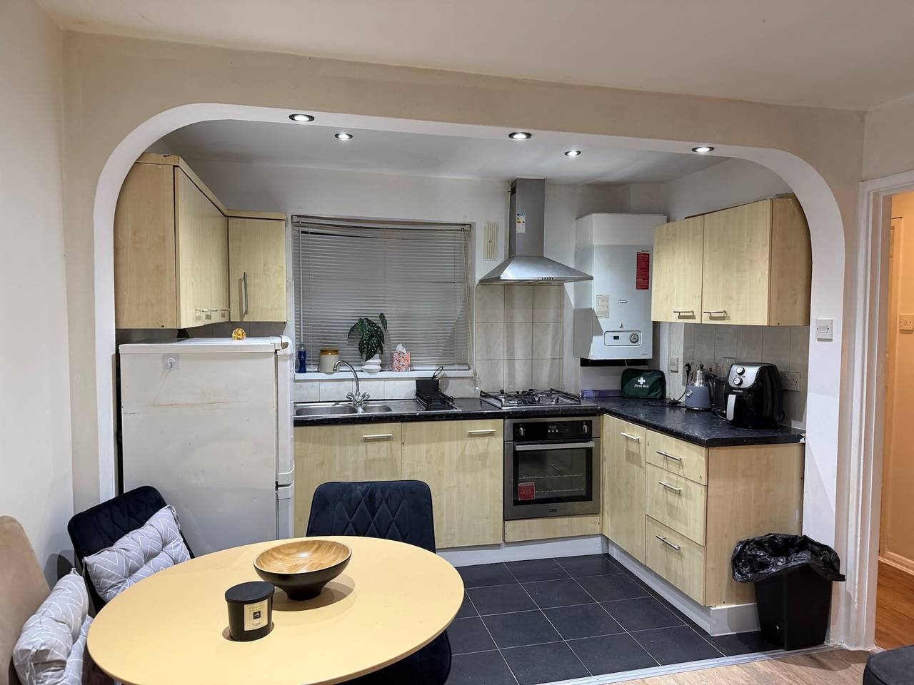 Bungalow Sleeps 4 with Free Parking and Garden in Manchester, Grand Manchester