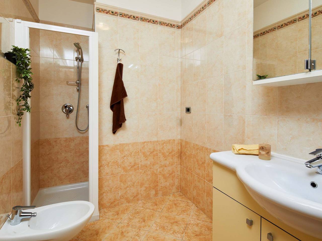 Cały apartament, Komfort-Apartment mit Balkon in Riva del Garda, Góry Garda
