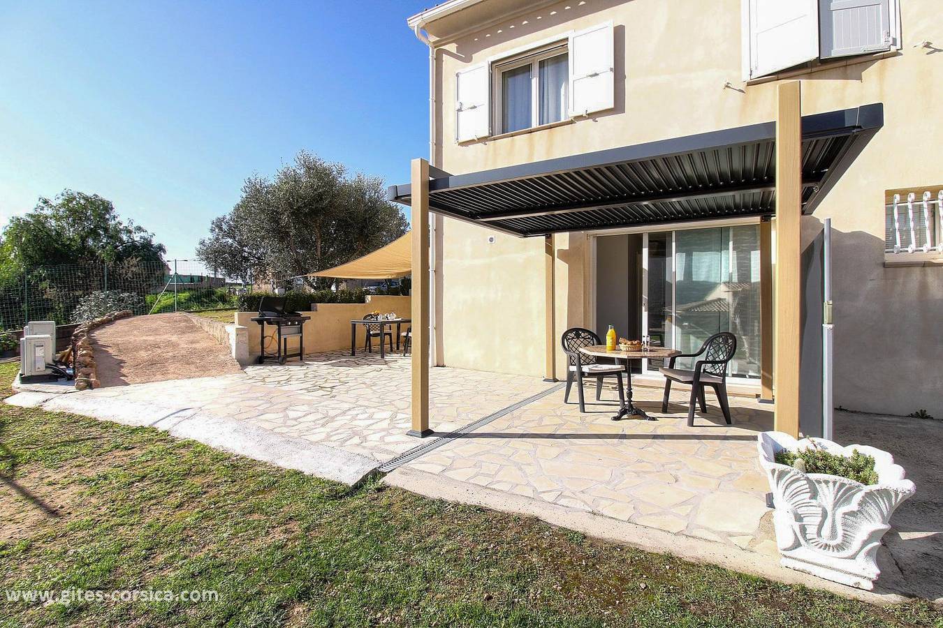 Petra rossa in Peri, Ajaccio und Umgebung