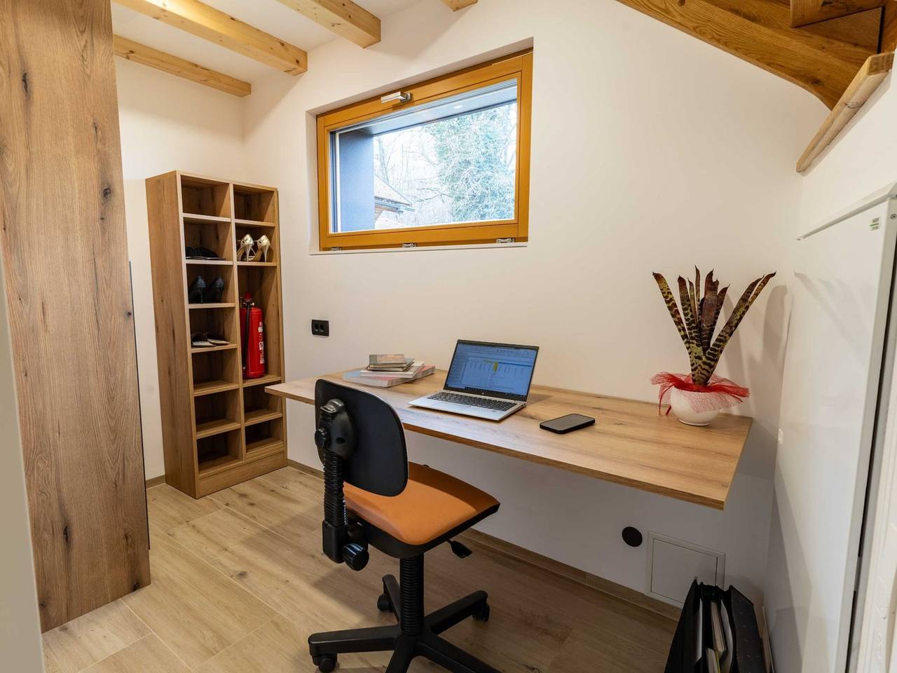 Elegant Warm Bliss Hideaway Escape Lodge - Holiday Home with Hot-Tub and Sauna in Oberkrain