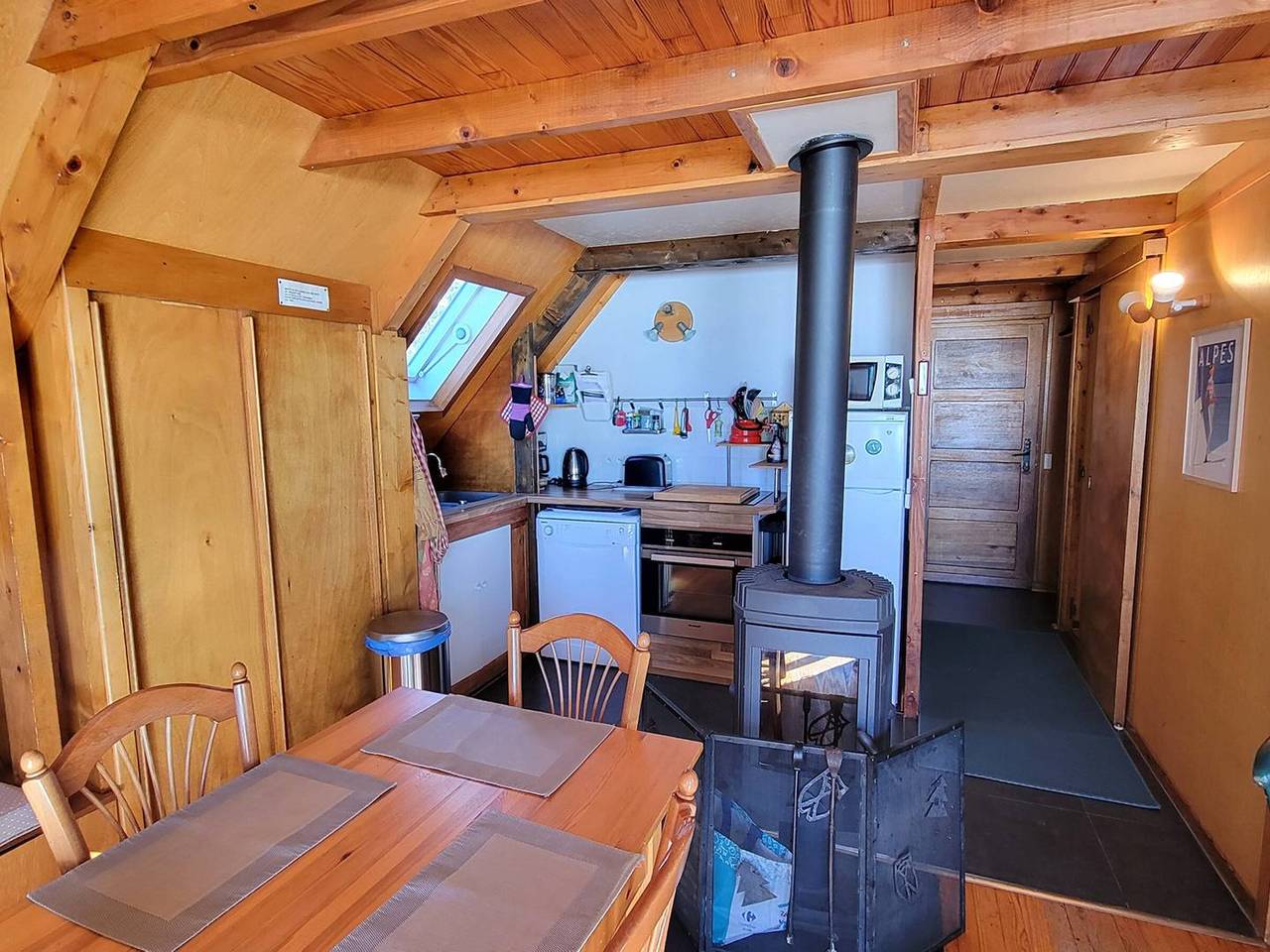 Chalet acogedor para 9 personas con balcón sur, 4 dormitorios, 2 baños, cocina equipada y chimenea in Saint-Michel-de-Chaillol, Parque Nacional de los Ecrins