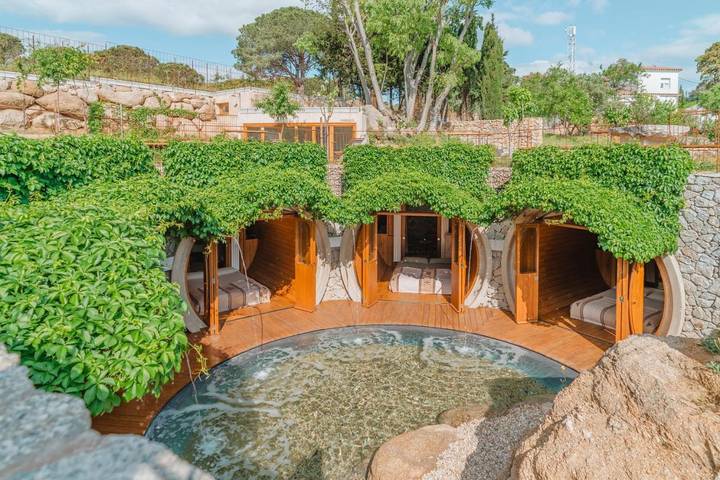 Casa rural para 8 personas, con jardín y piscina además de balcón y vistas en Capmany