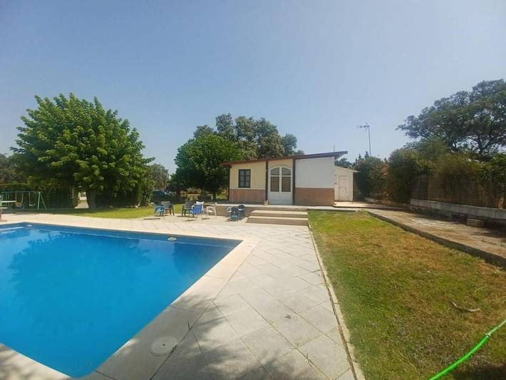 Casa rural para 10 personas, con Terraza además de Jardín y Piscina en Castilblanco de los Arroyos