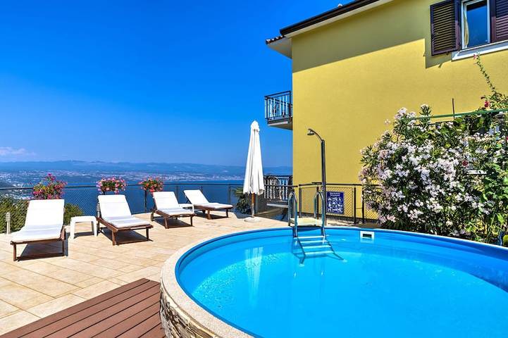 Ferienwohnung für 6 Personen, mit Terrasse und Pool, mit Haustier